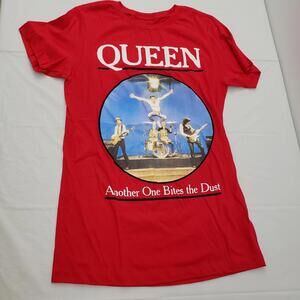 Queen T-shirt Another One Bites The Dust Retro Tee Crew Size Small Red B59
